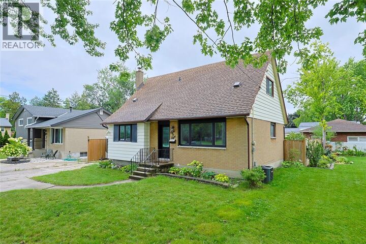 Property Photo:  808 Rosedale Avenue  ON N7V 2A3 