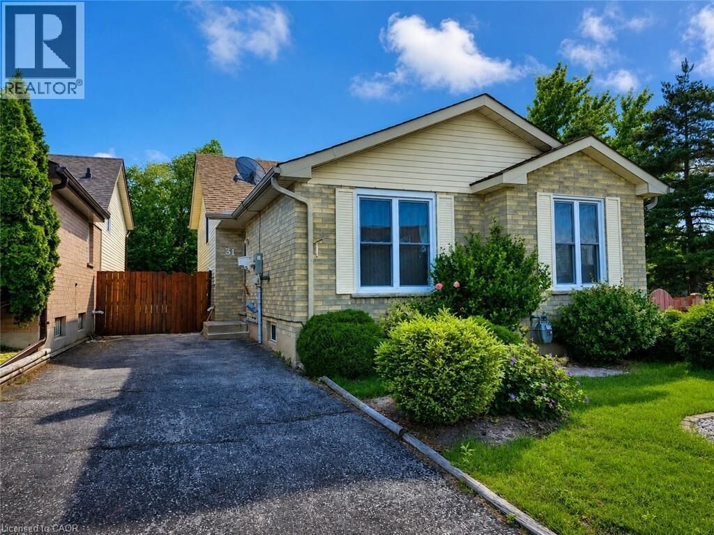 Property Photo:  31 Old Carriage Drive  ON N2P 1H5 