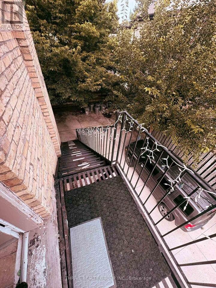 Property Photo: 466 Dufferin Avenue 1 ON N6B 1Z8
