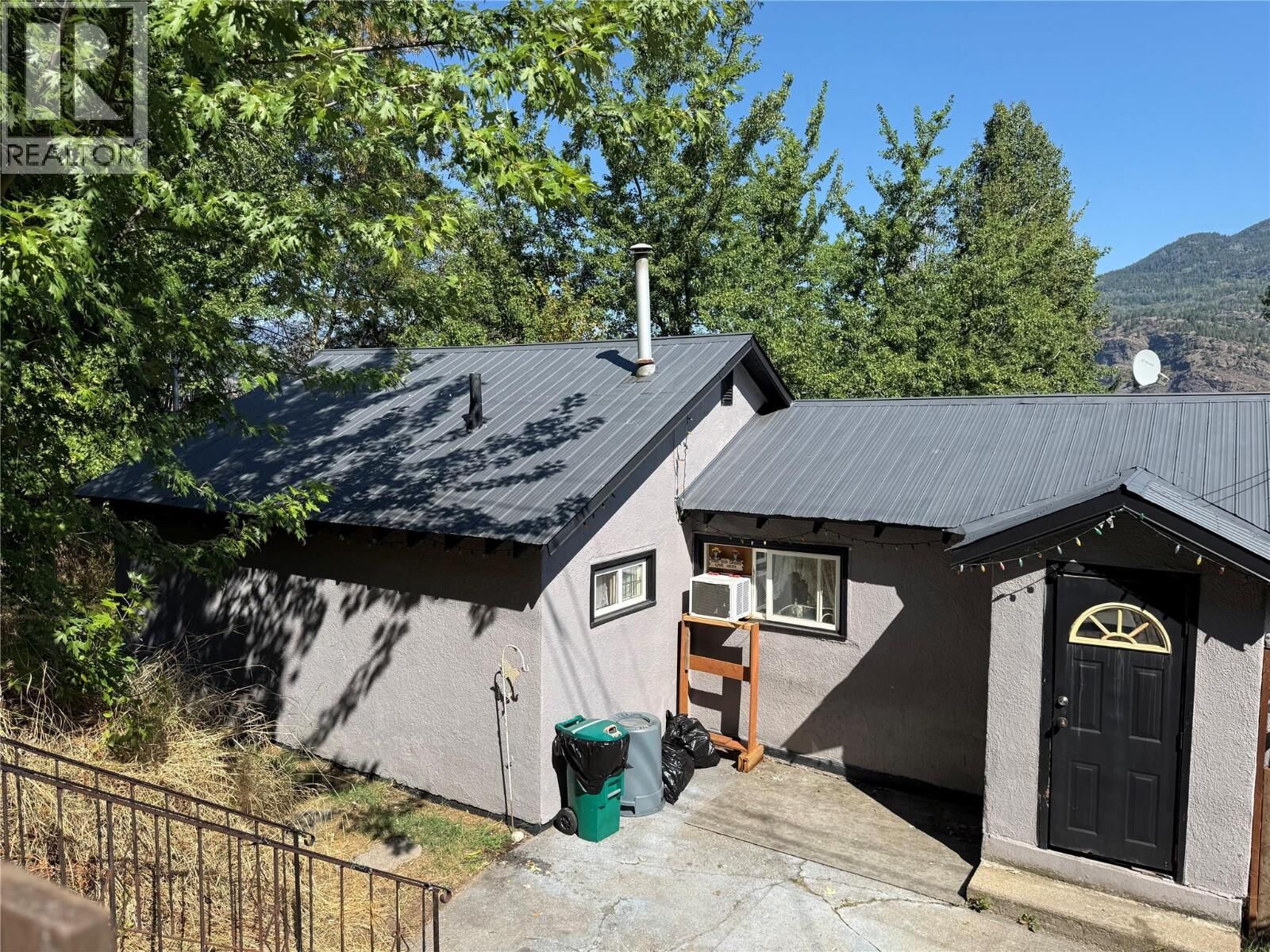 Property Photo:  943 Mountain Street  BC V1R 3G6 