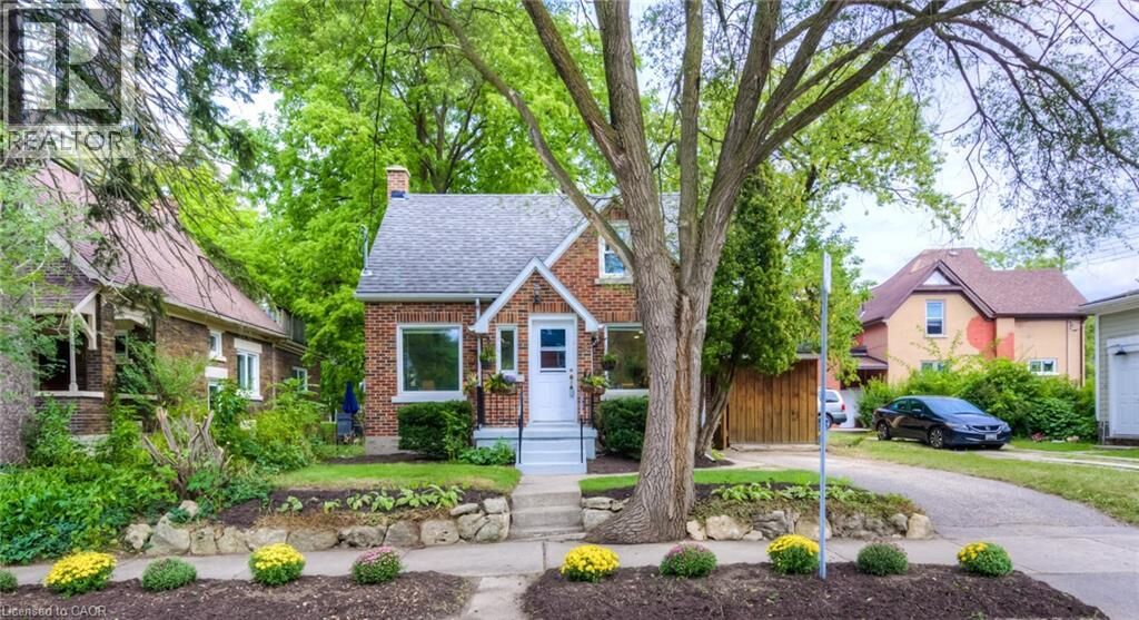 Property Photo:  4 Dunbar Road North  ON N2L 2C7 