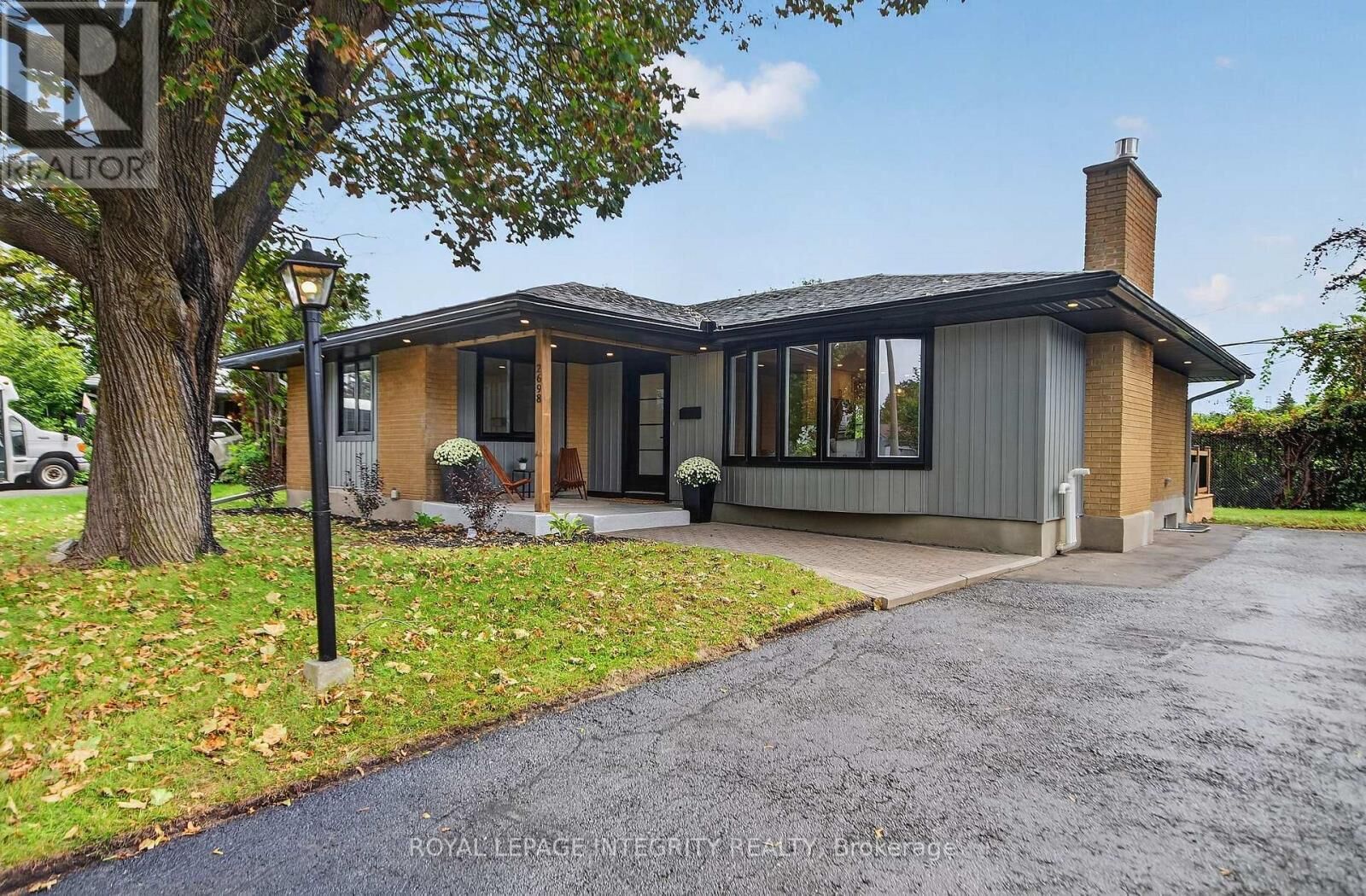 Property Photo: 2698 Ulster Crescent ON K1V 8J6