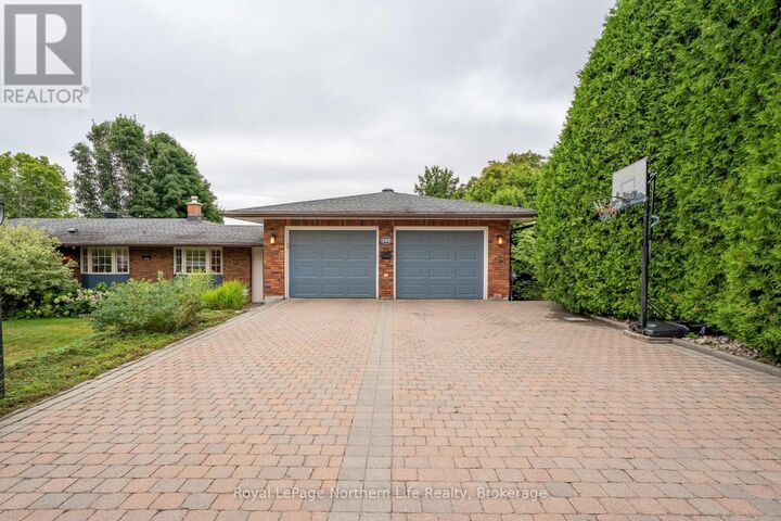 Property Photo: 185 Wallace Heights Drive ON P1C 1E7