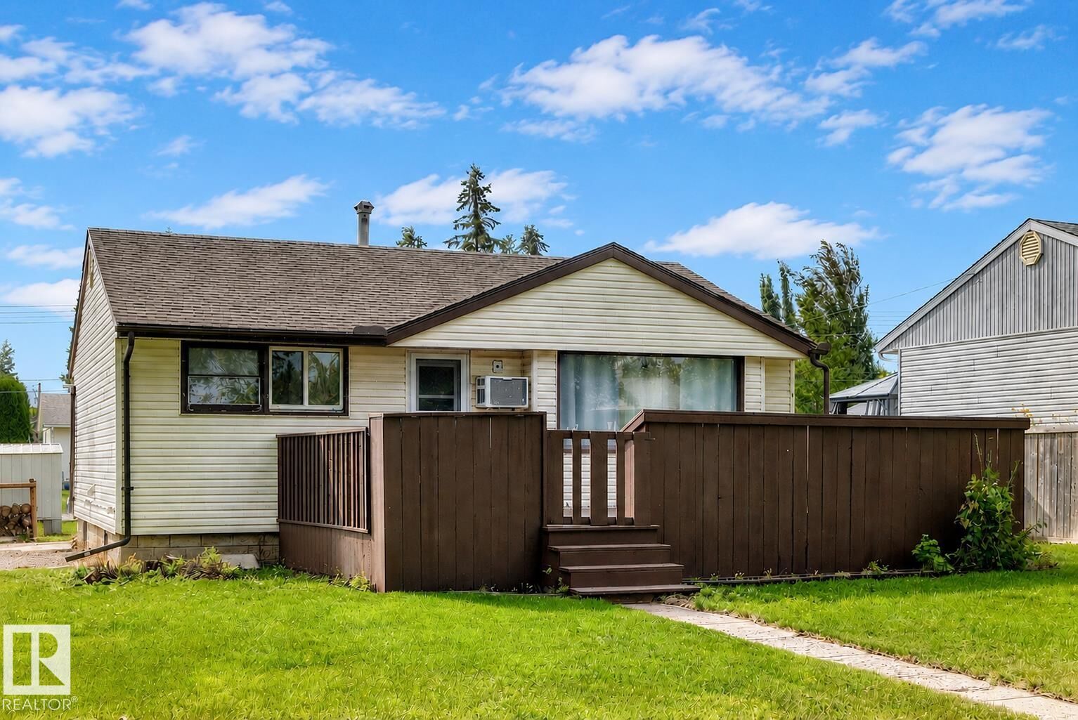 Property Photo:  50 Rocque  AB T8L 2N5 