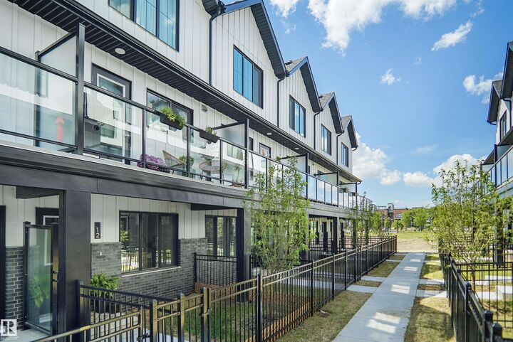 Property Photo:  29 Airport Road NW 11  AB T5G 2P9 