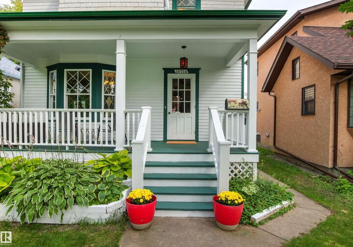 Property Photo:  10714 75 Avenue NW  AB T6E 1J9 