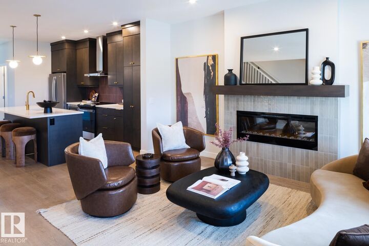Property Photo:  12531 34 Avenue SW  AB T6W 5Z8 