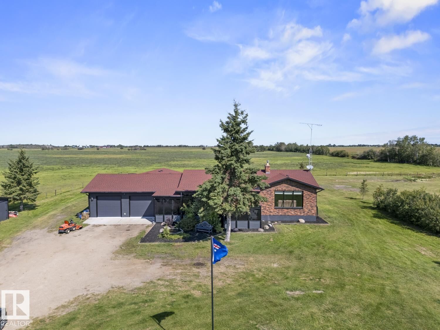 Property Photo: 45018 Hwy 659 AB T9N 2H6