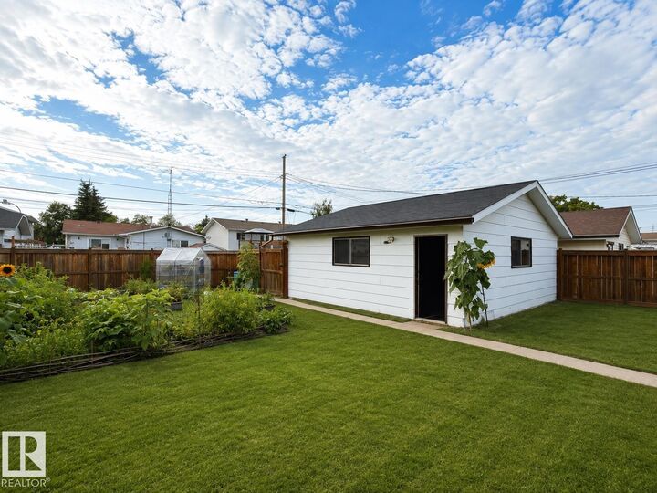 Property Photo:  4706 44 Street  AB T9N 1H1 