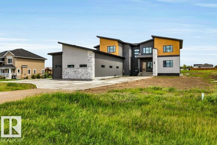 Property Photo: 26409 Twp Rd 532A 47 AB T7X 0W7