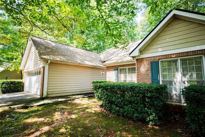 Property Photo:  405 Radcliffe Trace  GA 30016 