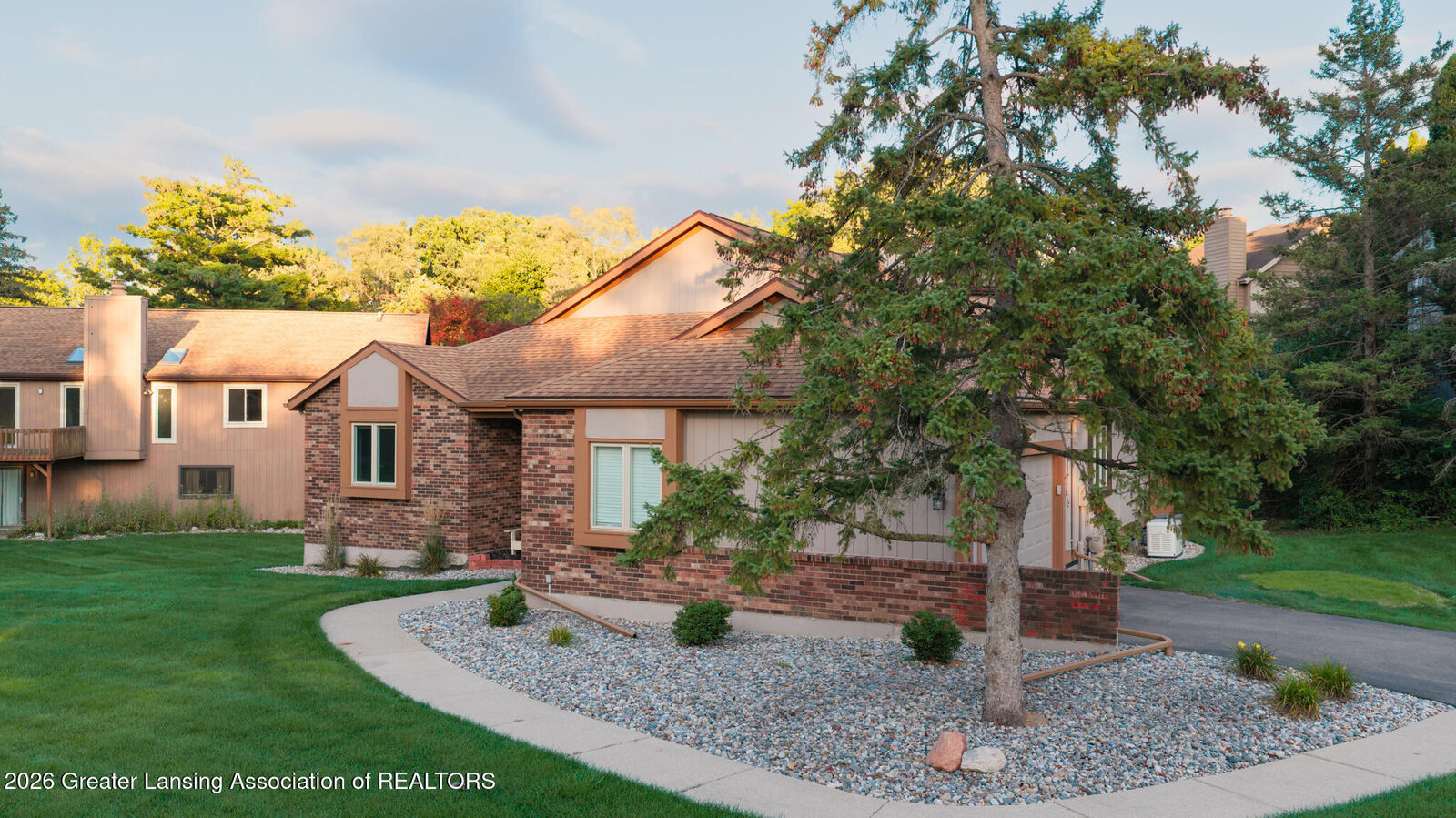 Property Photo:  2610 Woodhill Drive  MI 48864 