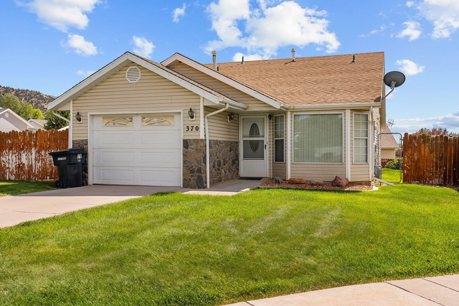 Property Photo:  370 E 2150 N  UT 84721 