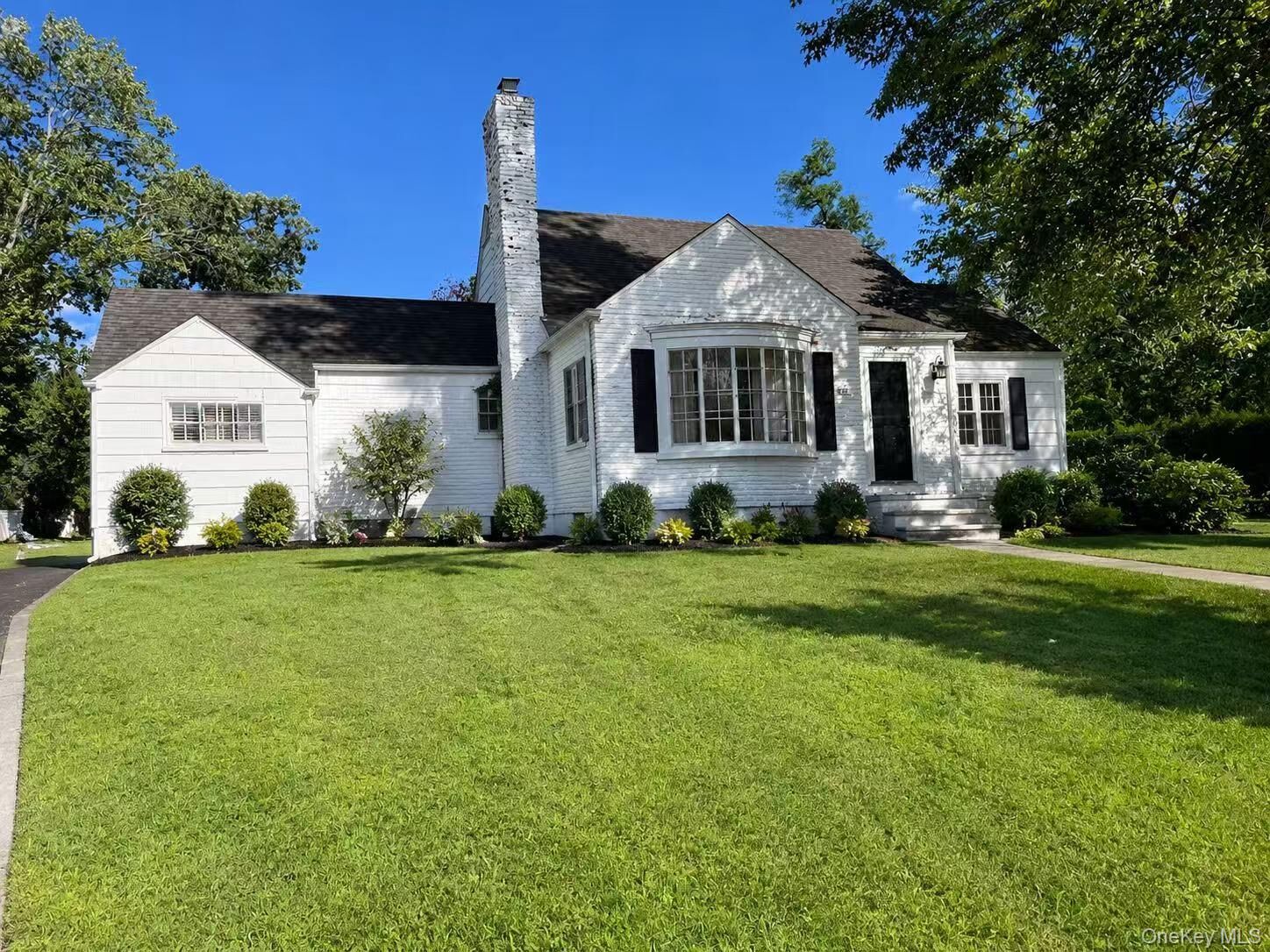 Property Photo:  68 Woodbine Road  NY 11577 