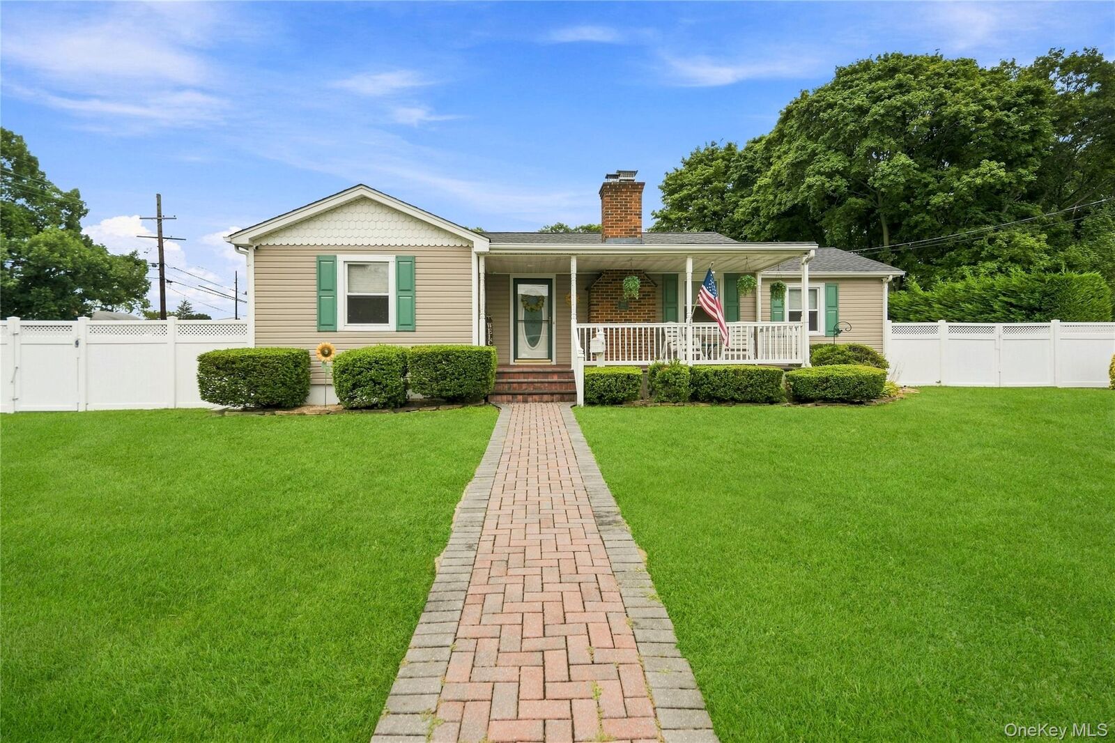 Property Photo:  494 N Putnam Avenue  NY 11757 