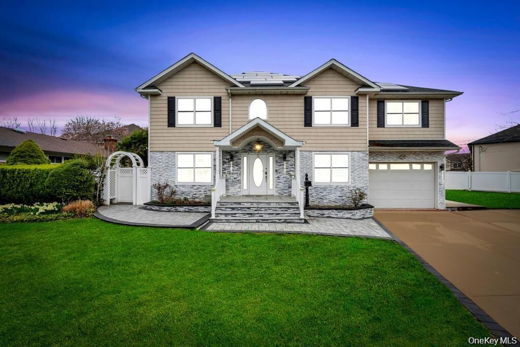 Property Photo:  6 Garden Circle  NY 11791 