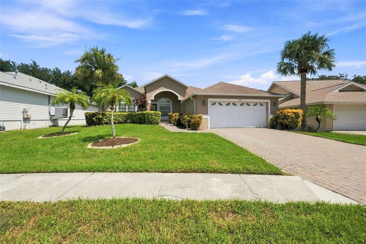 Property Photo: 1001 Pond View Court FL 34689