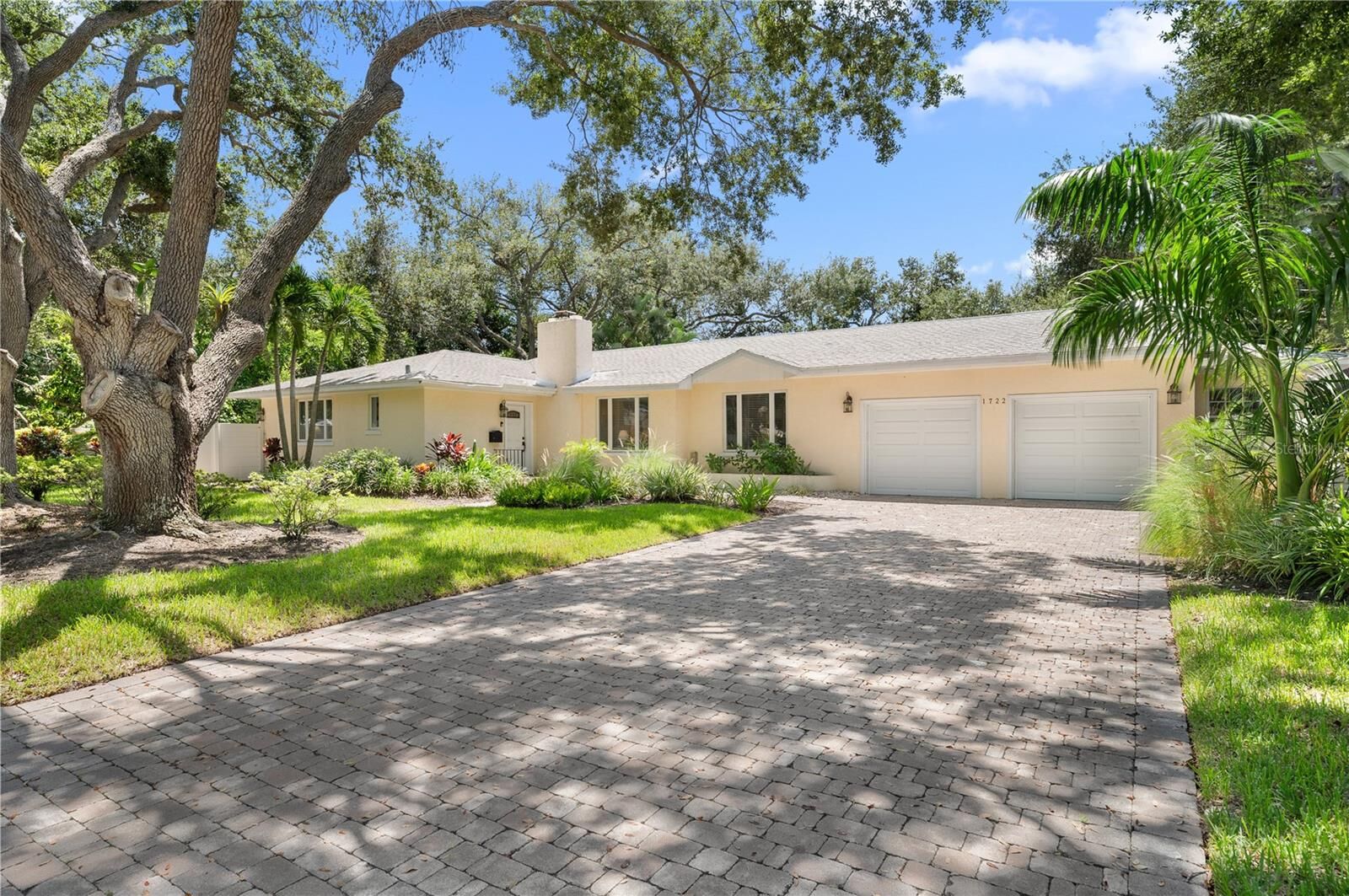 Property Photo:  1722 North Drive  FL 34239 