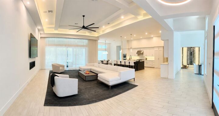 Property Photo:  5021 W Homer Avenue  FL 33629 