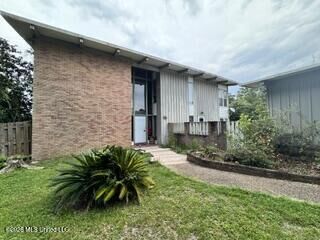 Property Photo:  2416 Rolling Meadows Road  MS 39553 