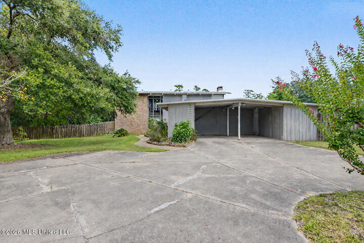 Property Photo:  2416 Rolling Meadows Road  MS 39553 