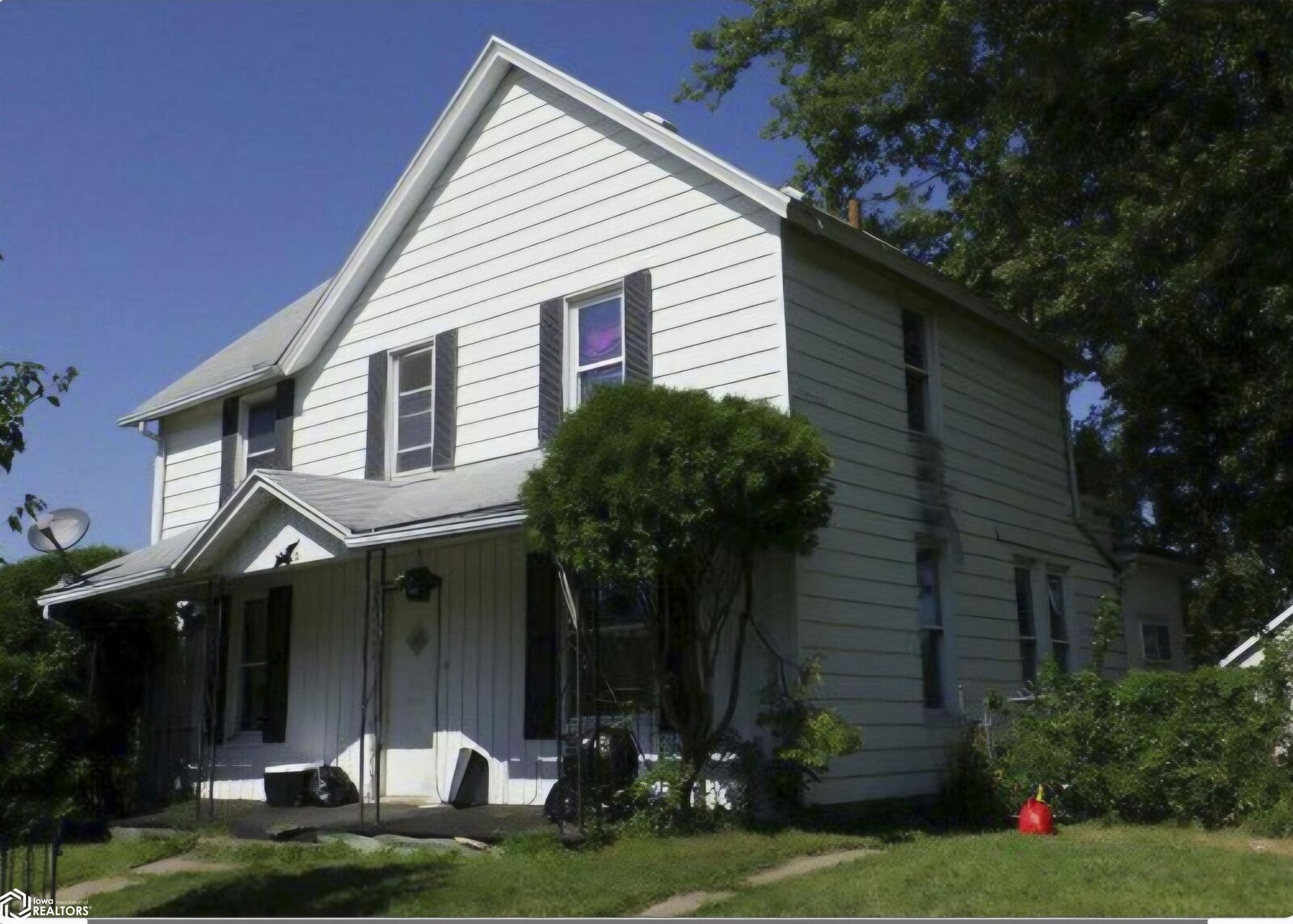 Property Photo: 700 S 10th Street IA 52601