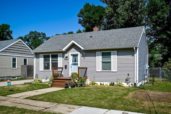 Property Photo: 1204 5th Ave NW ND 58703