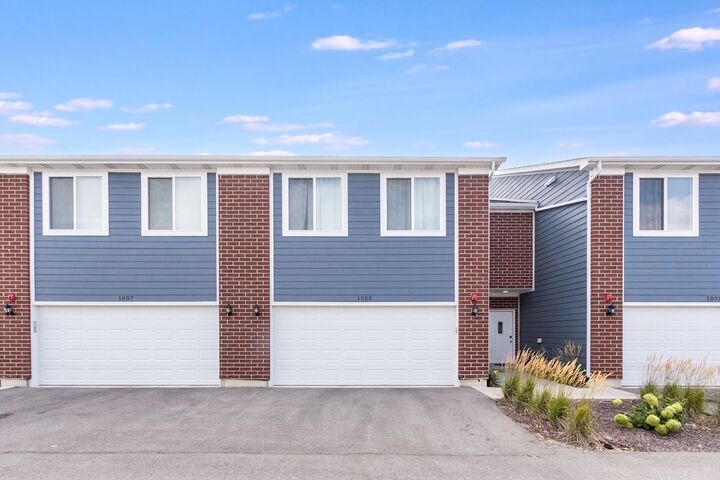Property Photo: 1035 Gillespie Lane IL 60560