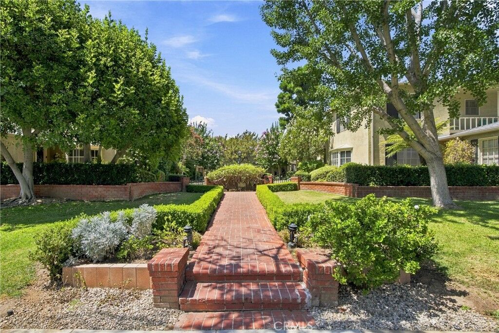Property Photo: 433 S Madison CA 91101