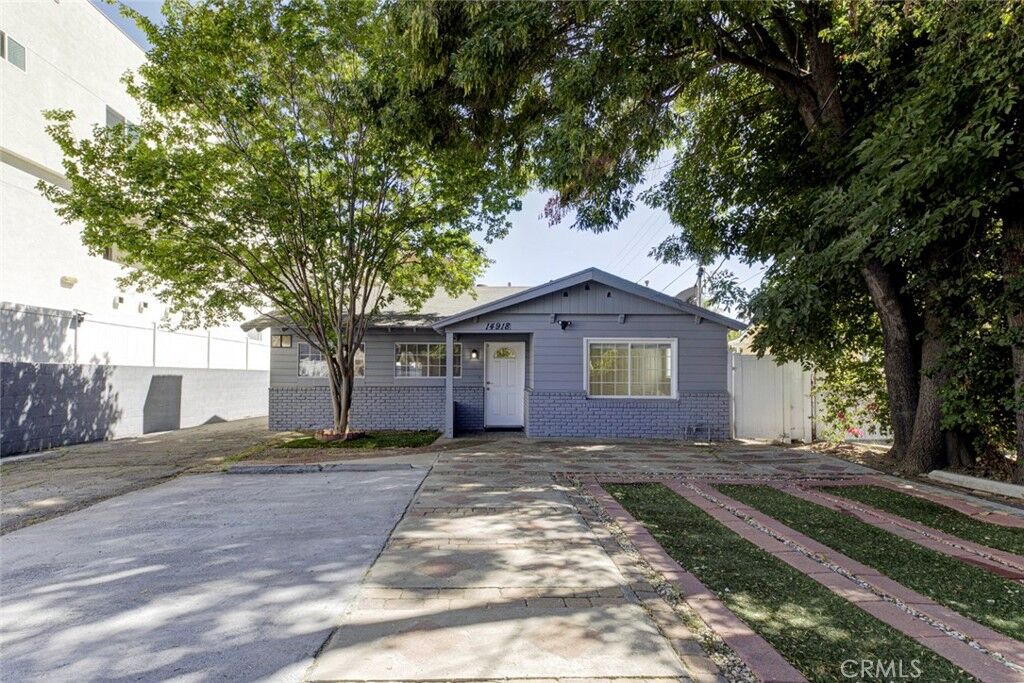 Property Photo: 14918 Wyandotte CA 91405