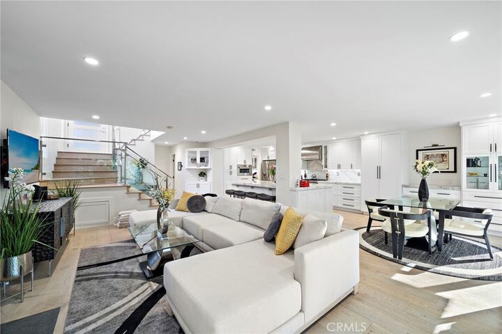 Property Photo:  526 Vista Grande  CA 92660 