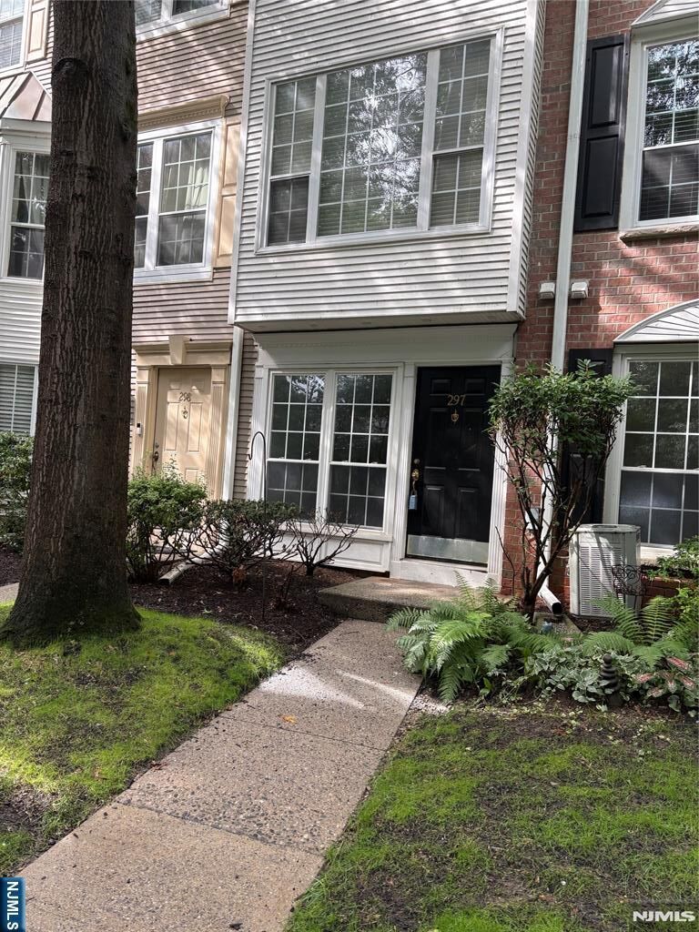 Property Photo:  297 Larch Lane  NJ 07430 