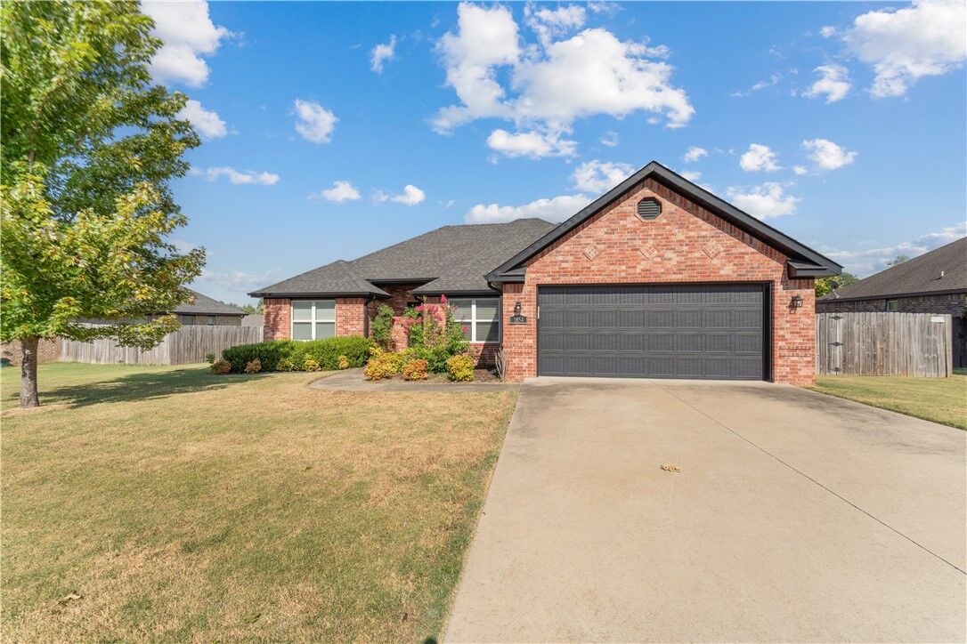 Property Photo: 1854 S Sinclair Avenue AR 72701