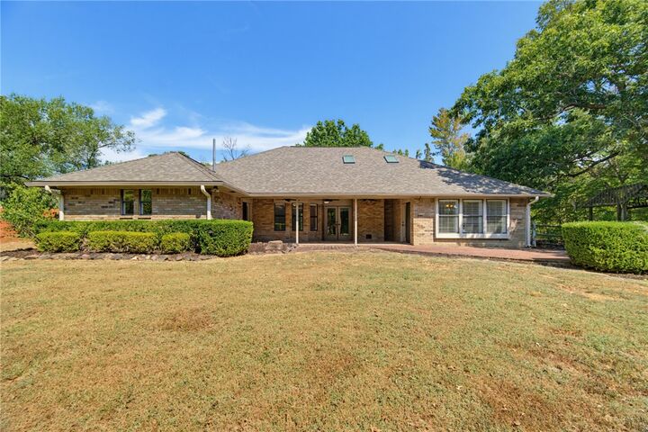 Property Photo:  104 S Pleasant Ridge Drive  AR 72756 