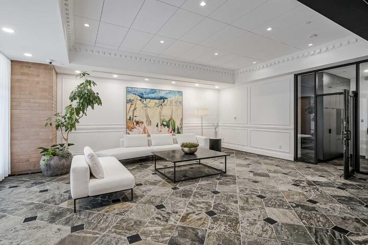 Property Photo:  1100 8 Avenue SW 2403  AB T2P 3T9 