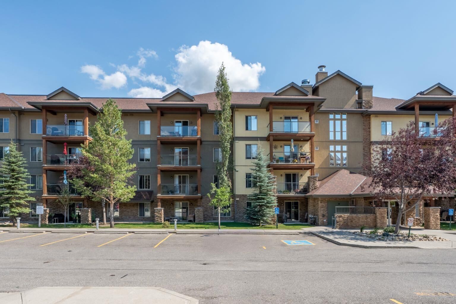 Property Photo:  92 Crystal Shores Road 2113  AB T1S 2M4 
