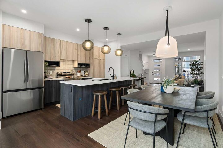 Property Photo: 21 Silverton Glen Bay SW AB T2X 6T6