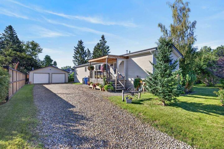 Property Photo:  1223 Downie Street  AB T0M 0N0 