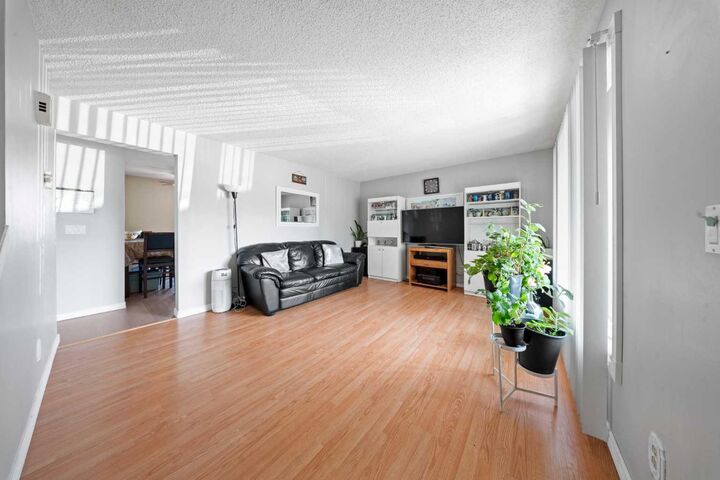 Property Photo:  32 Shawmeadows Road SW  AB T2Y 1B2 