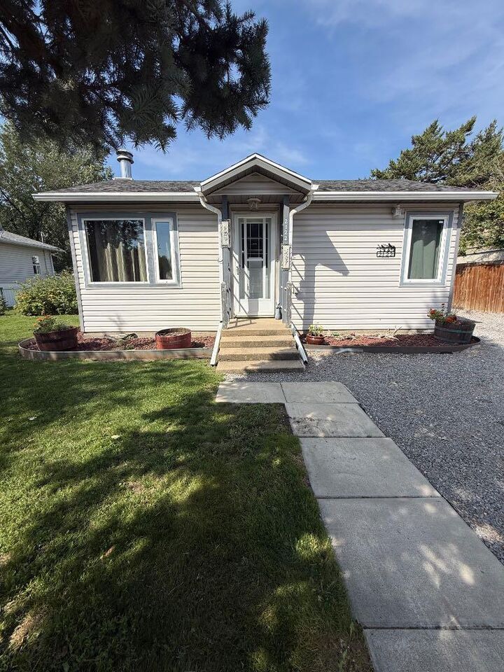 2122 20 Street — photo 1