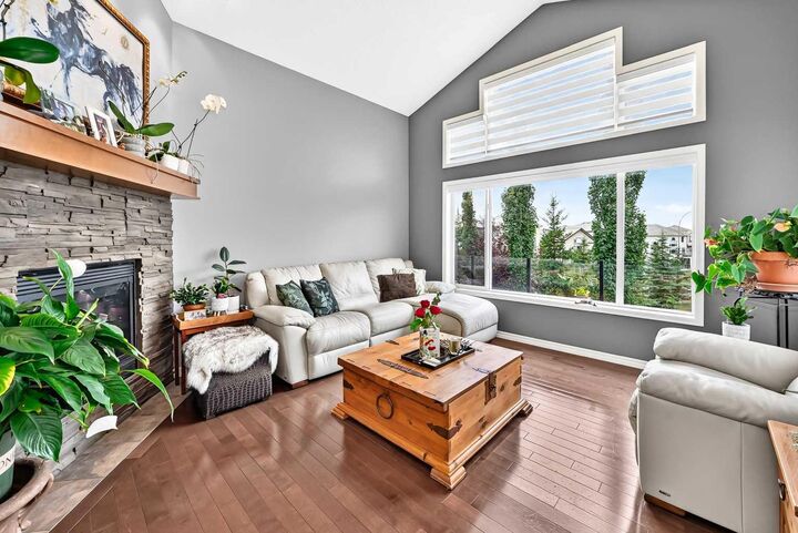 Property Photo: 1 Glenvista Place AB T4C 2K2