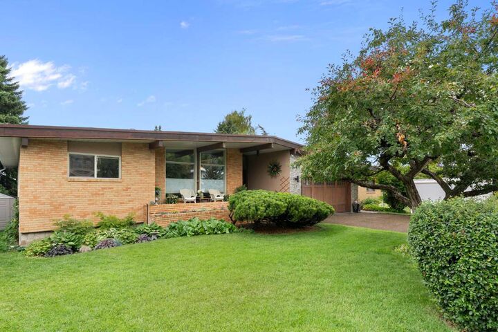 Property Photo: 43 Cromwell Avenue NW AB T2L 0M6