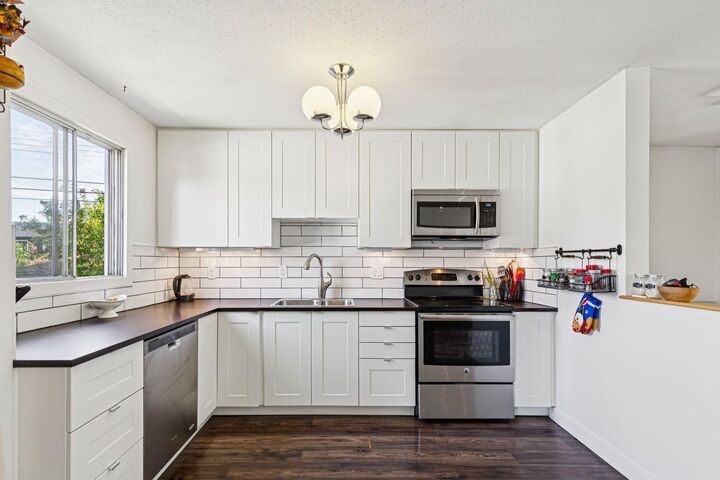 Property Photo: 3556 33 Street SE AB T2B 2C2
