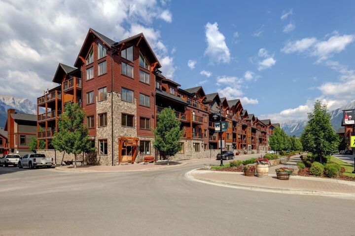 Property Photo:  707 Spring Creek Drive 107  AB T1W 0K7 