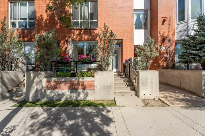 Property Photo: 830 Centre Avenue NE 113 AB T2E 9C3
