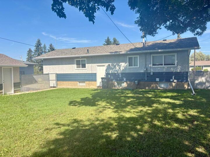 Property Photo: 4613 55 Avenue AB T9X 1R2