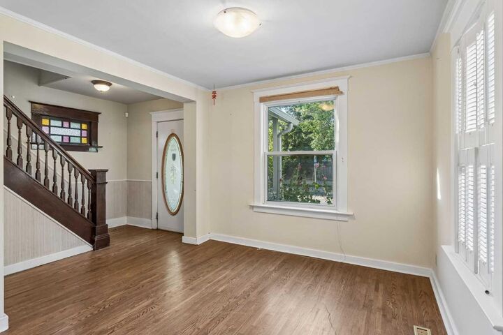 Property Photo:  420 12 Avenue NW  AB T2M 0C9 