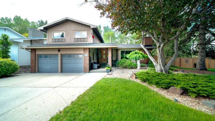 Property Photo: 152 Mapleburn Drive SE AB T2J 1Y6