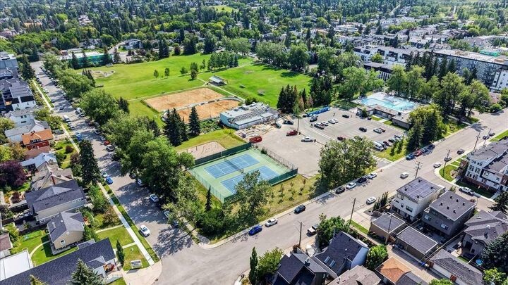 Property Photo: 3704 15A Street SW 101 AB T2T 4C3