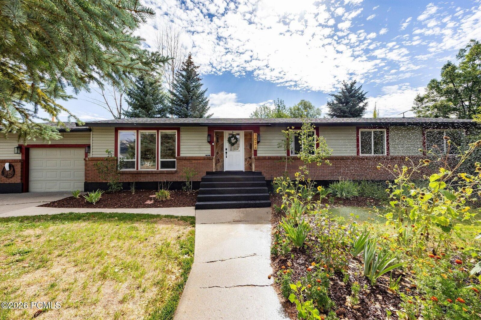 Property Photo:  1024 N Magpie Circle  UT 84049 